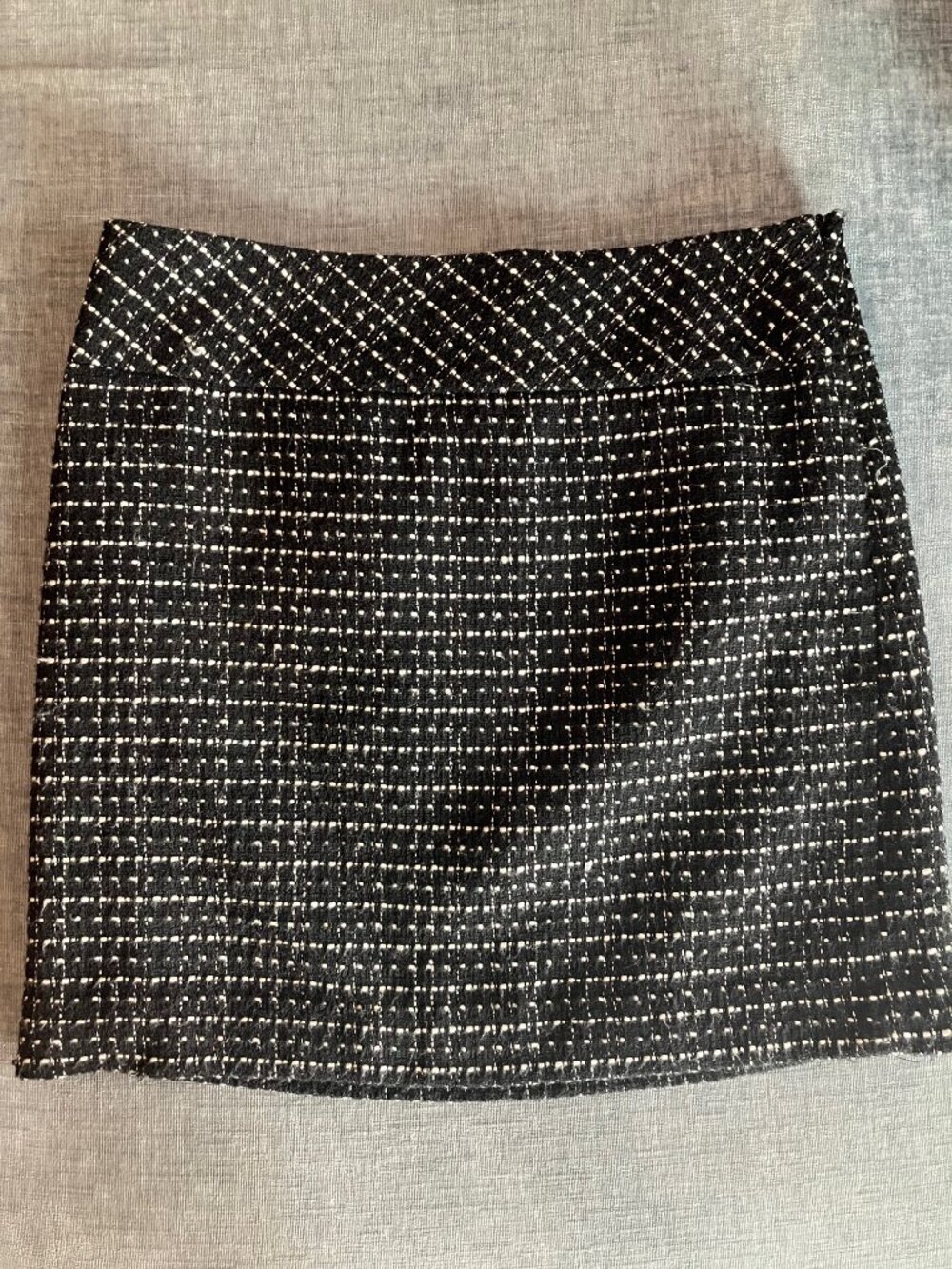 LOFT Tweed Mini Skirt Womens Size 2 Black White Lined Side Zip Preppy Career